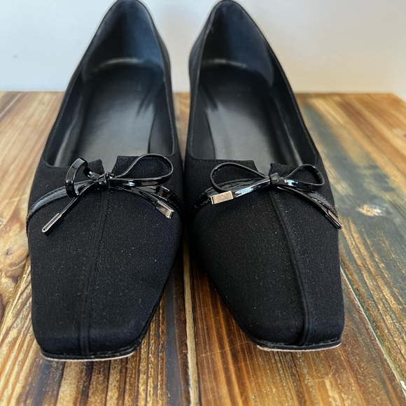 Stuart Weitzman Black Fabric Low Heel Size 8M - Picture 3 of 7